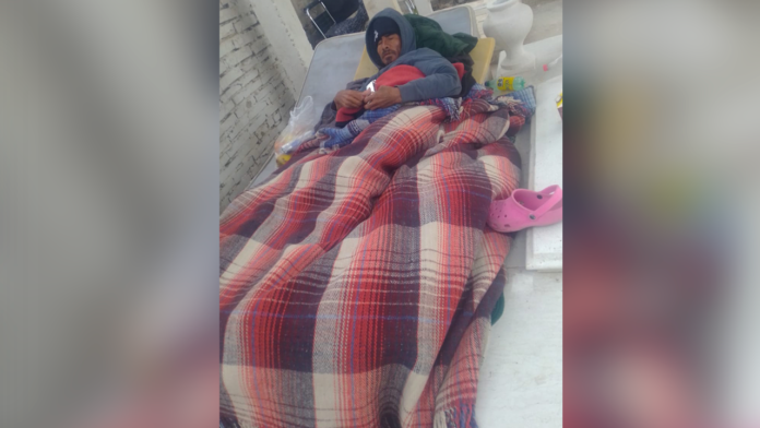 'El Chancly' duerme en las tumbas del panteón: piden ayuda para indigente de Coahuila