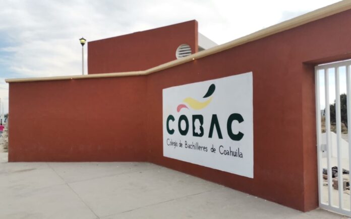 Denuncian a COBAC 24 por incumplir sana distancia; alumnos compartirán banca