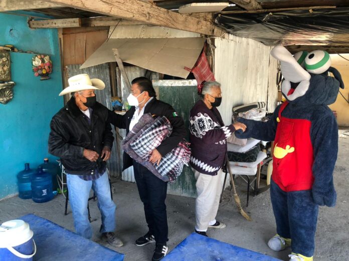 La CROC abriga a las familias de Frontera: Entrega cobertores en el Ejido la Cruz