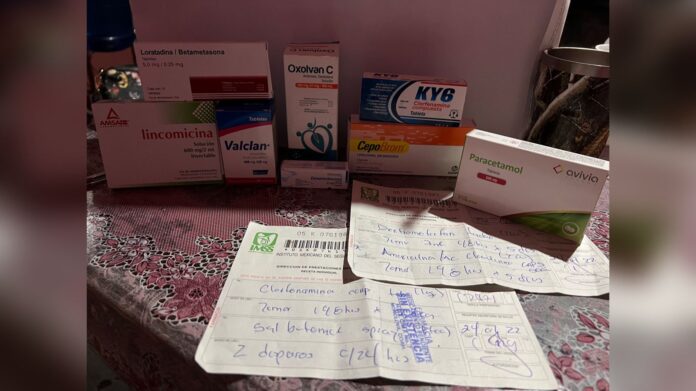 Rebasado el IMSS, sin antibióticos en farmacia; derechohabientes ´desfilan´ en las farmacias particulares en busca del mejor costo