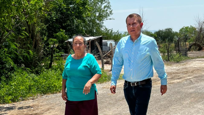 Hugo Lozano visita familias del campo