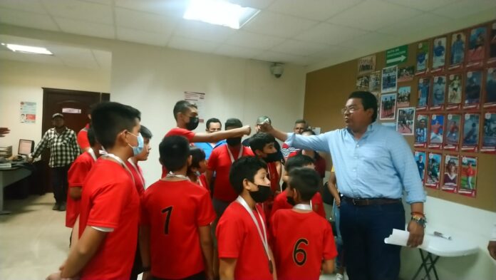 Niños deportistas de Frontera regresan con medallas de la Olimpiada Deportiva