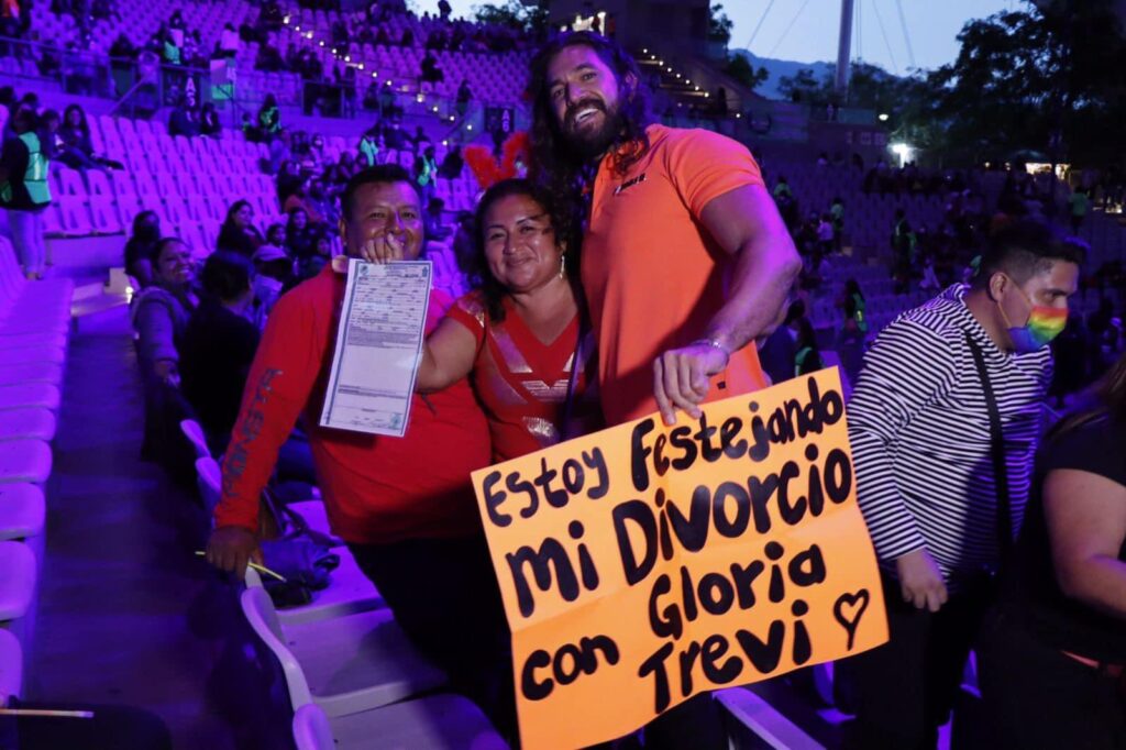 'En un concierto se puede festejar todo': Mujer celebra su divorcio con Gloria Trevi
