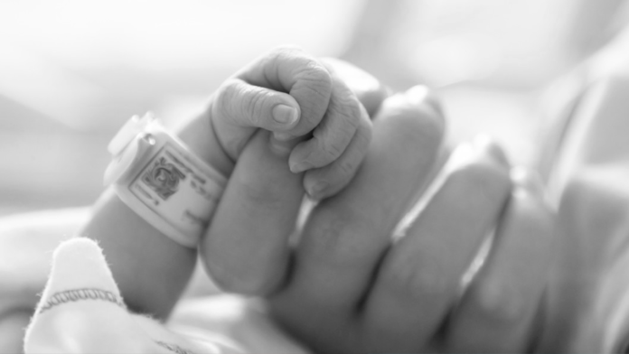 Muere recién nacida en Nueva Rosita: aseveran fue negligencia médica