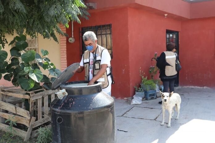 Evitan propagación de dengue; entregan abate en Castaños