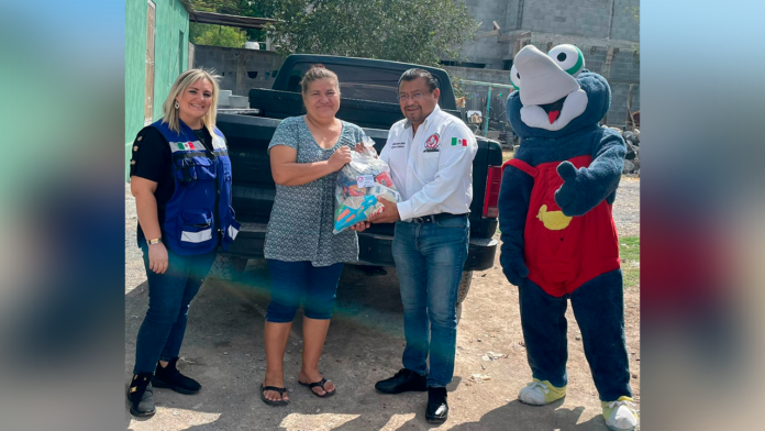 Gerardo Oyervides lleva apoyo alimentario a familias de Frontera