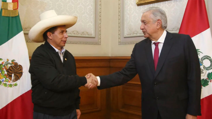 'Pedro Castillo me pidió asilo en México, lo interceptaron en la embajada': AMLO