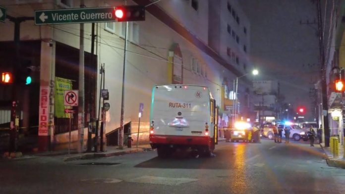 Camión de ruta atropella y mata a un hombre cuando cruzaba la calle