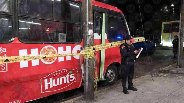 Muere mujer dentro de un transporte público