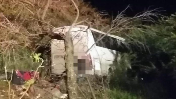 Volcadura de autobús en carretera de Tamaulipas deja un muerto y 22 heridos