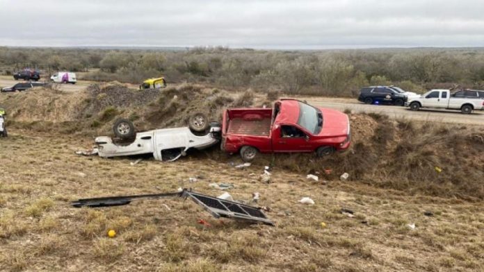 Hielo provoca dos volcaduras en un mismo lugar; hay un muerto