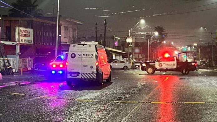 Mueren cuatro empleados en ataque a balazos al interior de un bar