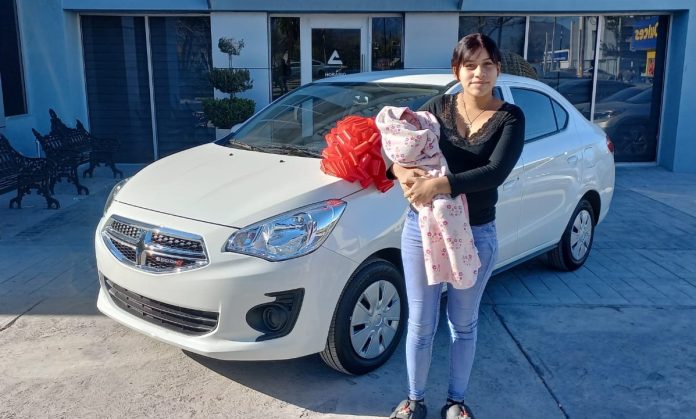 Es Jenifer de Colinas de Santiago, ganadora de automóvil de la Canaco