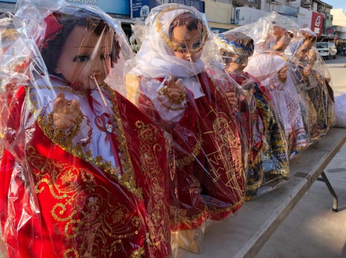 Buscan monclovenses ropones para el Niño Dios