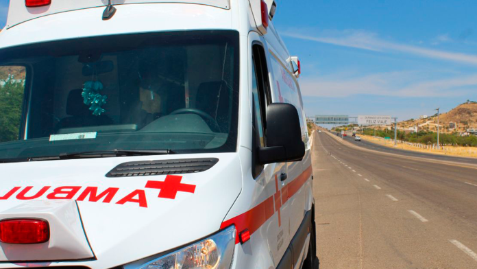 Termina adolescente en el hospital; chocó contra muro de contención en Coahuila