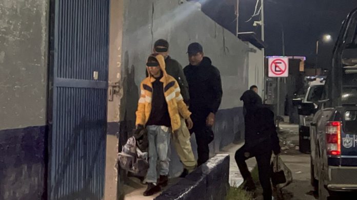 Policías detienen a dos toxicómanos