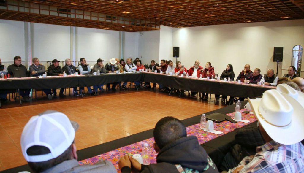 "Nuestra apuesta tiene que ser la soberanía alimentaria": Claudia Sheinbaum sostiene encuentro con agricultores, productores y representantes de la comunidad menonita de Chihuahua