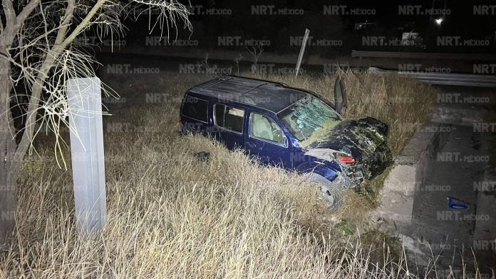 Velocidad y alcohol provocan volcadura; conductor queda lesionado