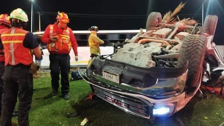 Hombre perdió la vida en fuerte choque; quedó prensado en su vehículo