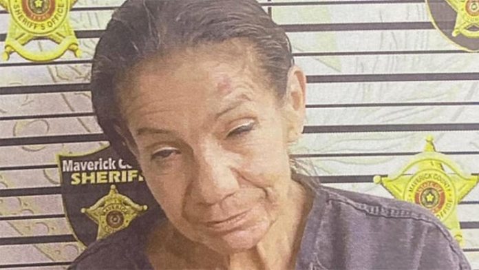 Detienen a una mujer por robarle dinero a un hombre de la tercera edad