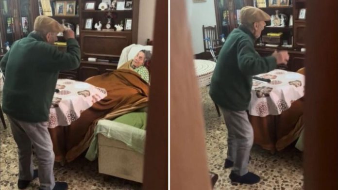 Abuelito le baila a su esposa con Alzheimer para tratar de alegrarla