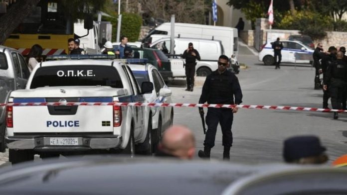 Sujeto asesina a sus compañeros y se quita la vida en la oficina