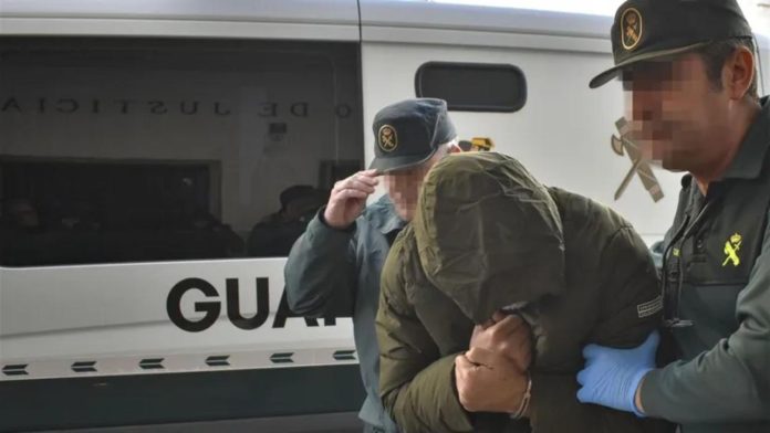 Sacerdote y su novio caen por tráfico de sustancias afrodisíacas