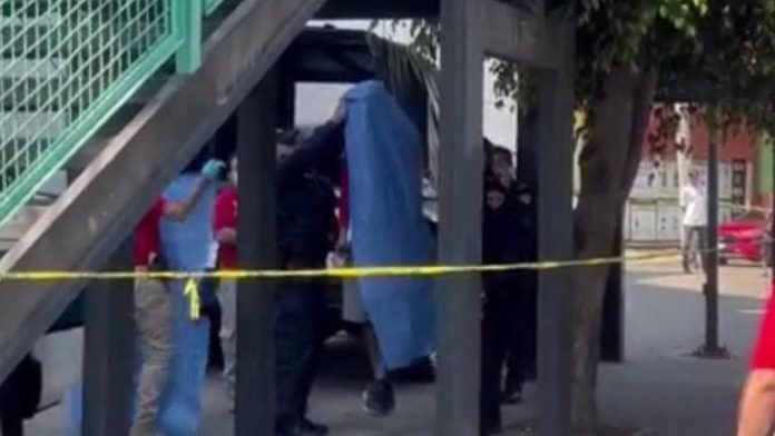 Localizan a un hombre sin vida debajo de un puente; estaba colgado del cuello