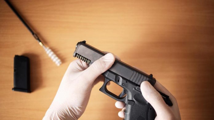 'Hay más muertes por martillazos que por balas', aseguran armerías