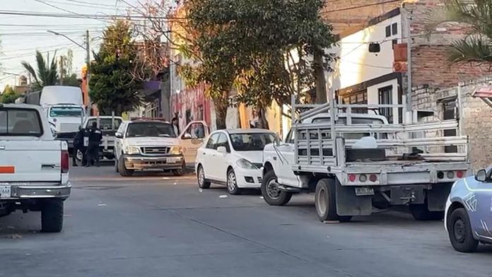 Hombre encuentra a su pareja en un charco de sangre; la asesinaron a golpes