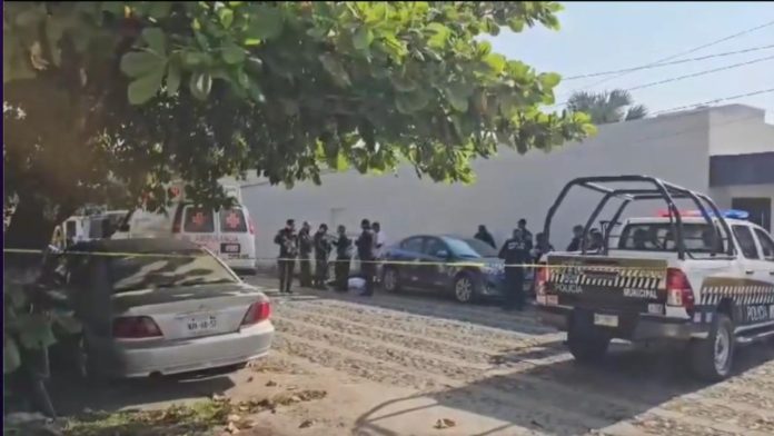 Hombre es asesinado frente a su familia al salir de su casa