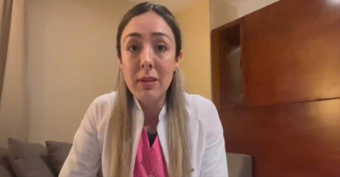 Doctora rompe silencio tras polémica por muerte de joven madre