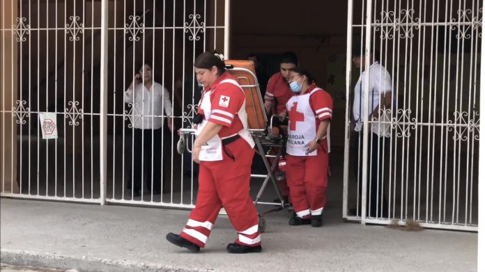 Paramédicos atendieron a estudiante en Sabinas