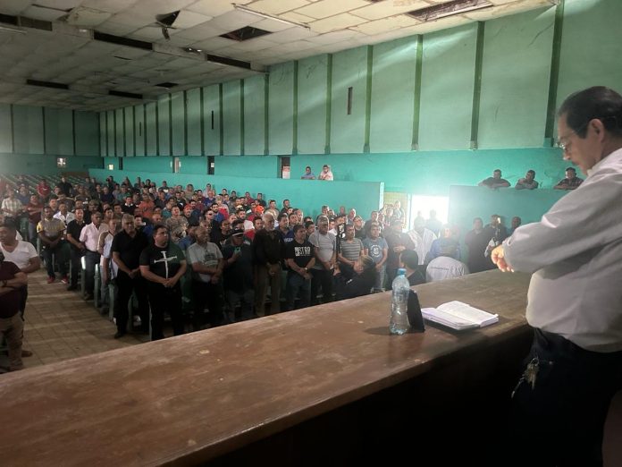 Obreros de AHMSA reclaman falta de gestión sindical y exigen reactivación urgente