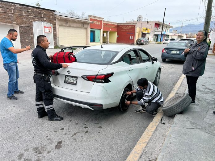 Dama adulta se encandiló con sol