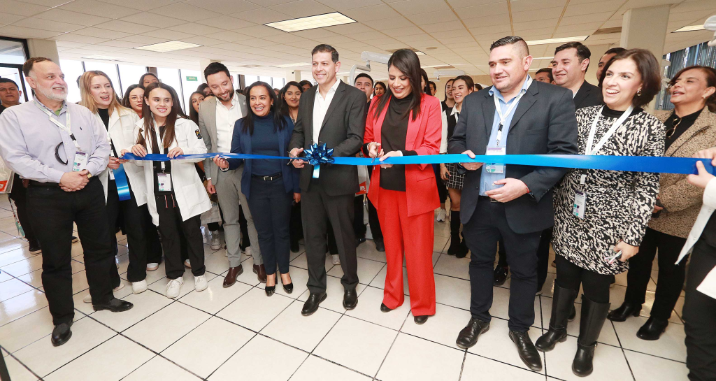 Octavio Pimentel entrega unidades dentales en la Facultad de Odontología UAdeC