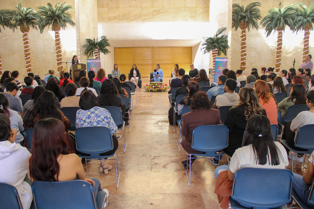 UAdeC celebra el Desayuno Global de Mujeres en la Ciencia 2024