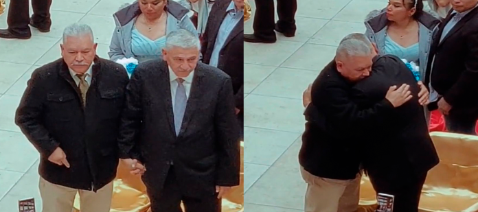 ¡Viva el amor! Pareja de adultos celebra su matrimonio