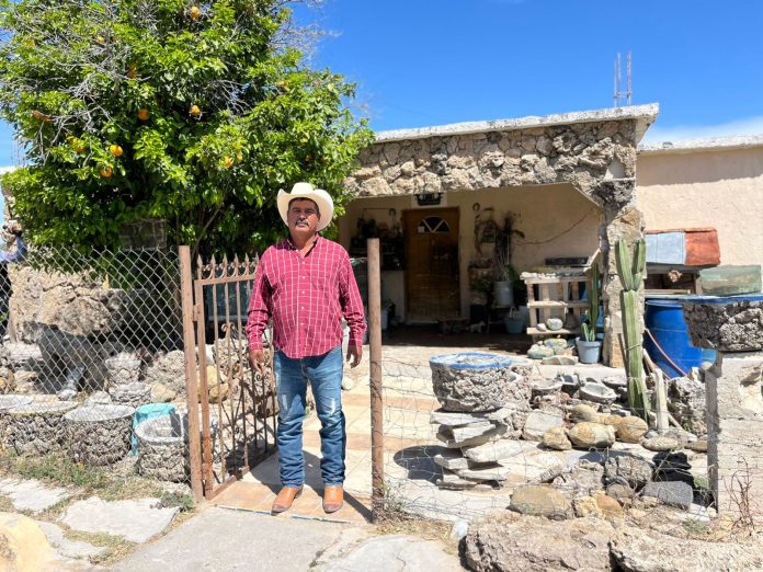 Construye Otoniel el museo “La Casa de los Fósiles” en San Buena