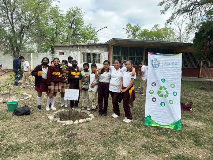 Continúan instituciones educativas sumándose a la reforestación en Acuña