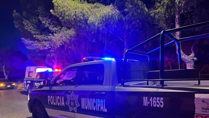 Adulto mayor incendia su casa en Saltillo y agrede a sus vecinos