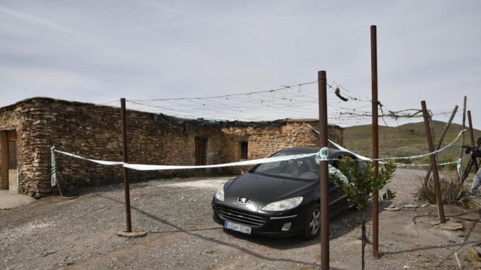 Padre envenena a sus dos hijas y luego se quita la vida; madre encontró los tres cuerpos