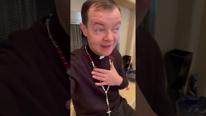 Adam Kotas, sacerdote de TikTok, es excluido de la Iglesia Católica