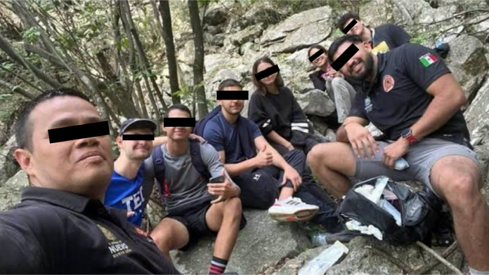 Amigos se pierden en el Cerro de la Silla y capturan el momento con selfie