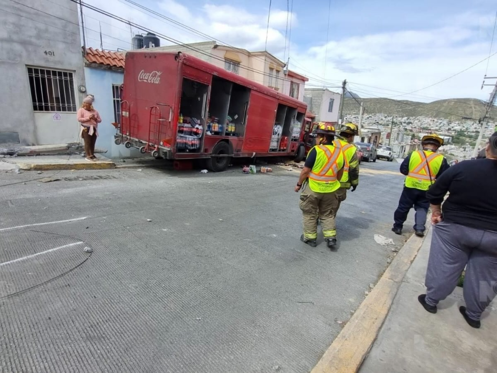 Vista de los daños materiales ocasionados por el camión de Coca Cola en el choque en la colonia Patria Libre.