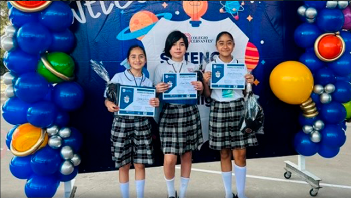 Estudiantes presentan innovador proyecto en feria de ciencias utilizando pelo de perro