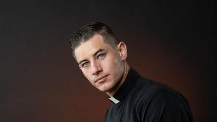 Heriberto García, el sacerdote que utiliza plataformas digitales para dar misa