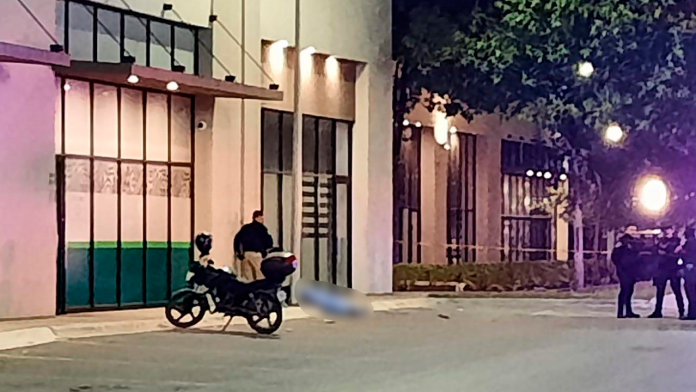 Hombre se suicida frente a dos mujeres luego de discusión