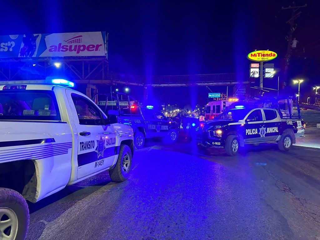 Intenta suicidarse al lanzarse de puente peatonal en Saltillo