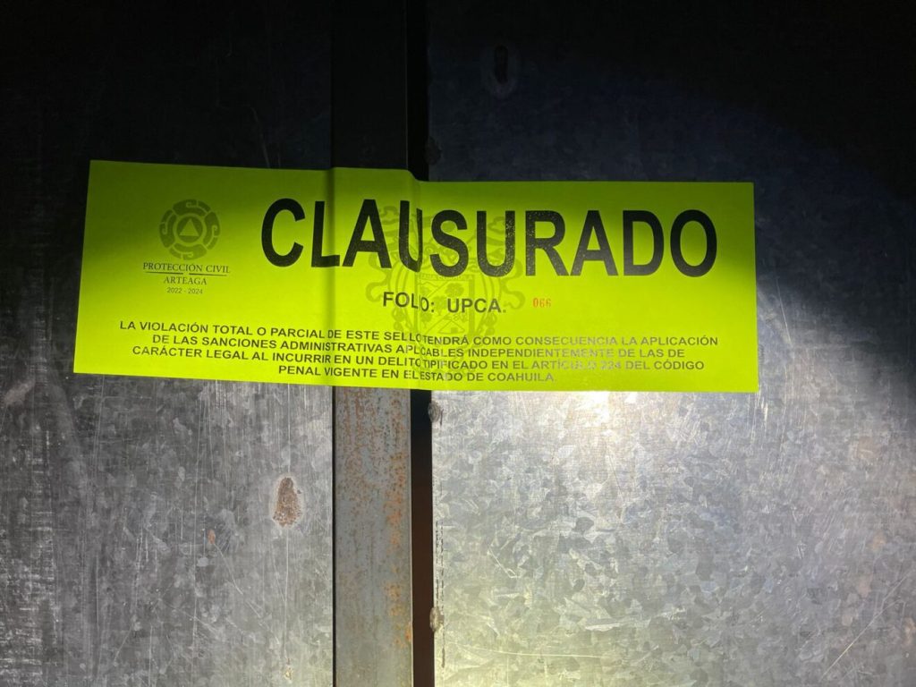 Policía de Arteaga clausura Palapa con más de 200 menores de edad y bebidas alcohólicas